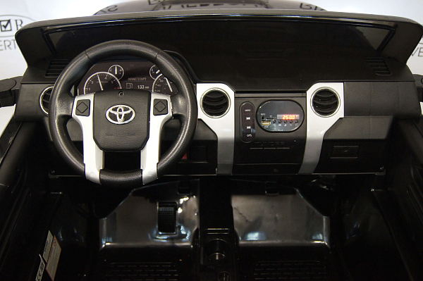Электромобиль RiverToys Toyota Tundra JJ2255